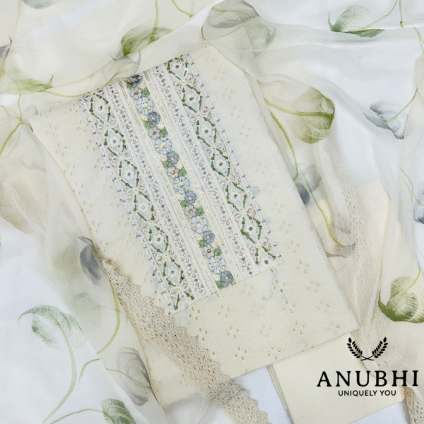 EMBROIDERED COTTON✨  Beautiful Embroidered Cotton suit perfectly paired with  printed Chiffon dupatta.😍