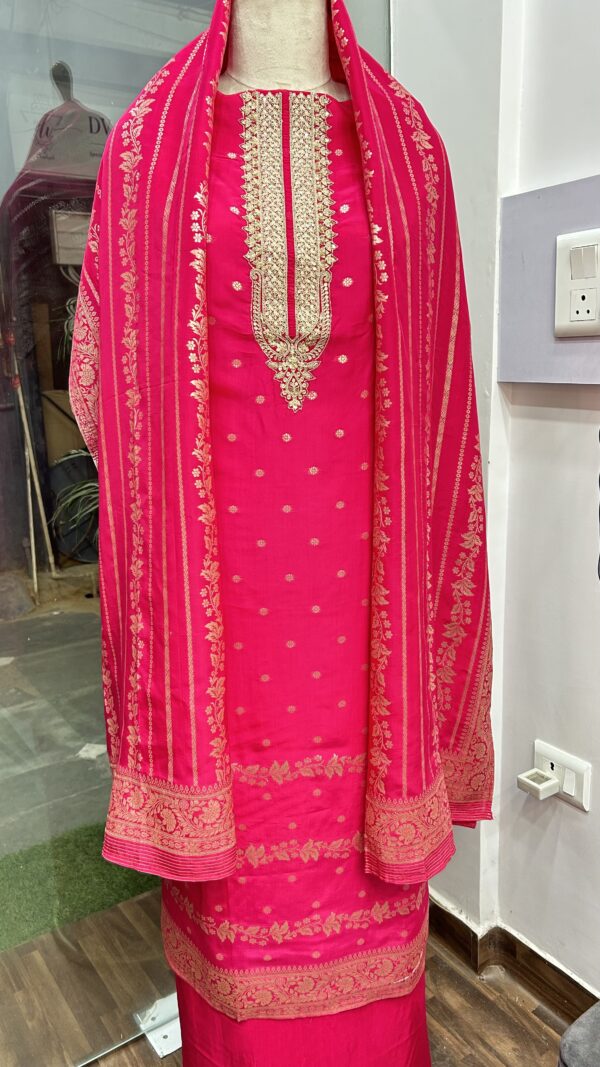 MBROIDERED SILK✨  “Make a Statement with flair in our Embroidered Silk suit set perfectly paired with a delightful Embroidered Silk Dupatta”