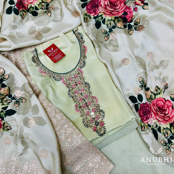 EMBROIDERED CHINON ✨  Adorn in a stunning Embroidered Chinon suit paired with a luxurious silk dupatta.🌟